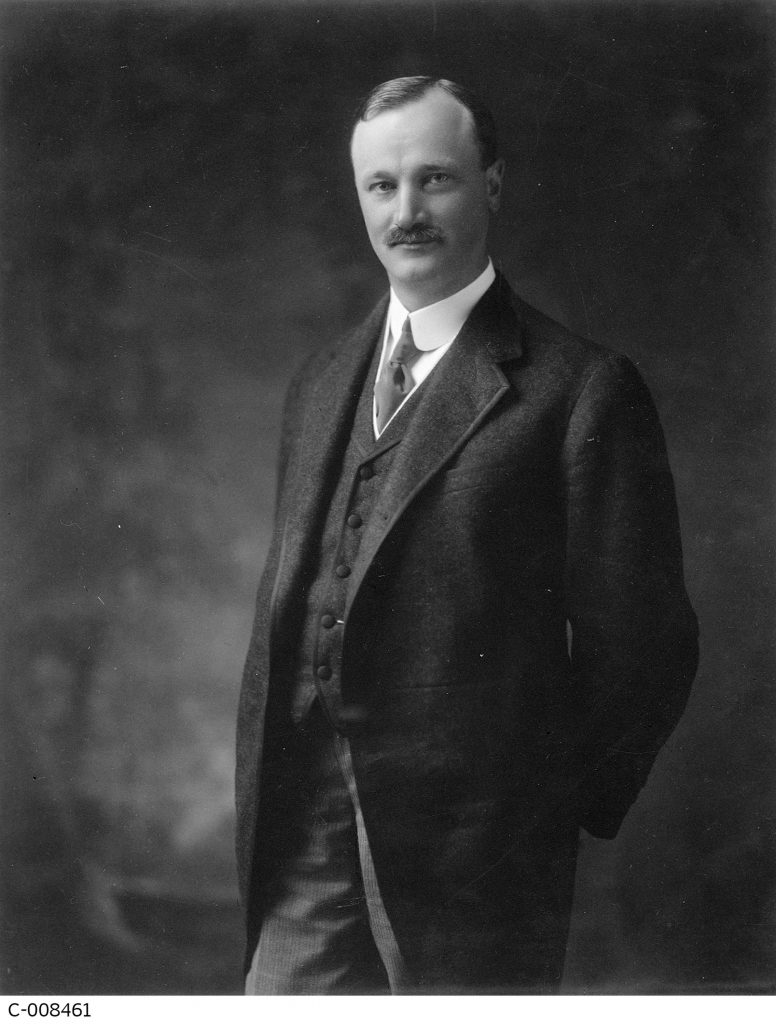 Ésioff-Léon Pateneaude, Ottawa, vers 1916. C-008461
