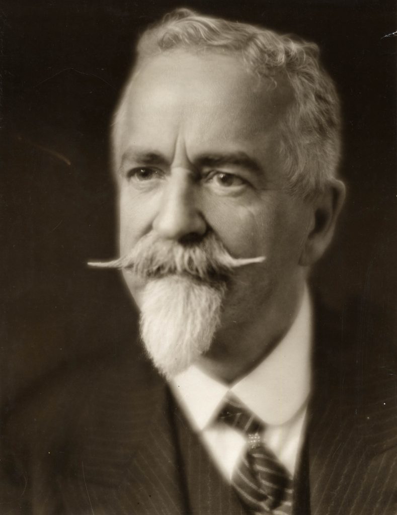 Samuel Genest (1865-1937), président du Conseil des écoles séparées d'Ottawa de 1913 à 1930 et président de l'Association canadienne-française d'éducation d'Ontario (ACFEO) en 1919 et en 1932-1933. Université d'Ottawa, CRCCF, Fonds Association canadienne-française d'Ontario (C2), Ph2-33.